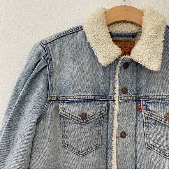 Levi’s Puff Sleeve Sherpa Jean Denim Puff-Sleeve Trucker Jacket - Picture 2 of 10